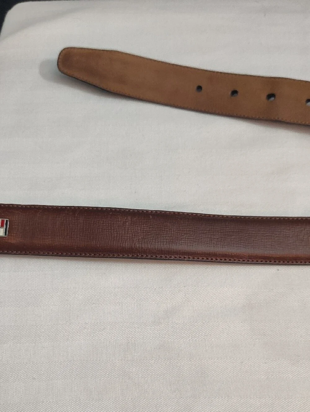 Tommy Hilfiger Brown Leather Men’s Belt with Flag Accent